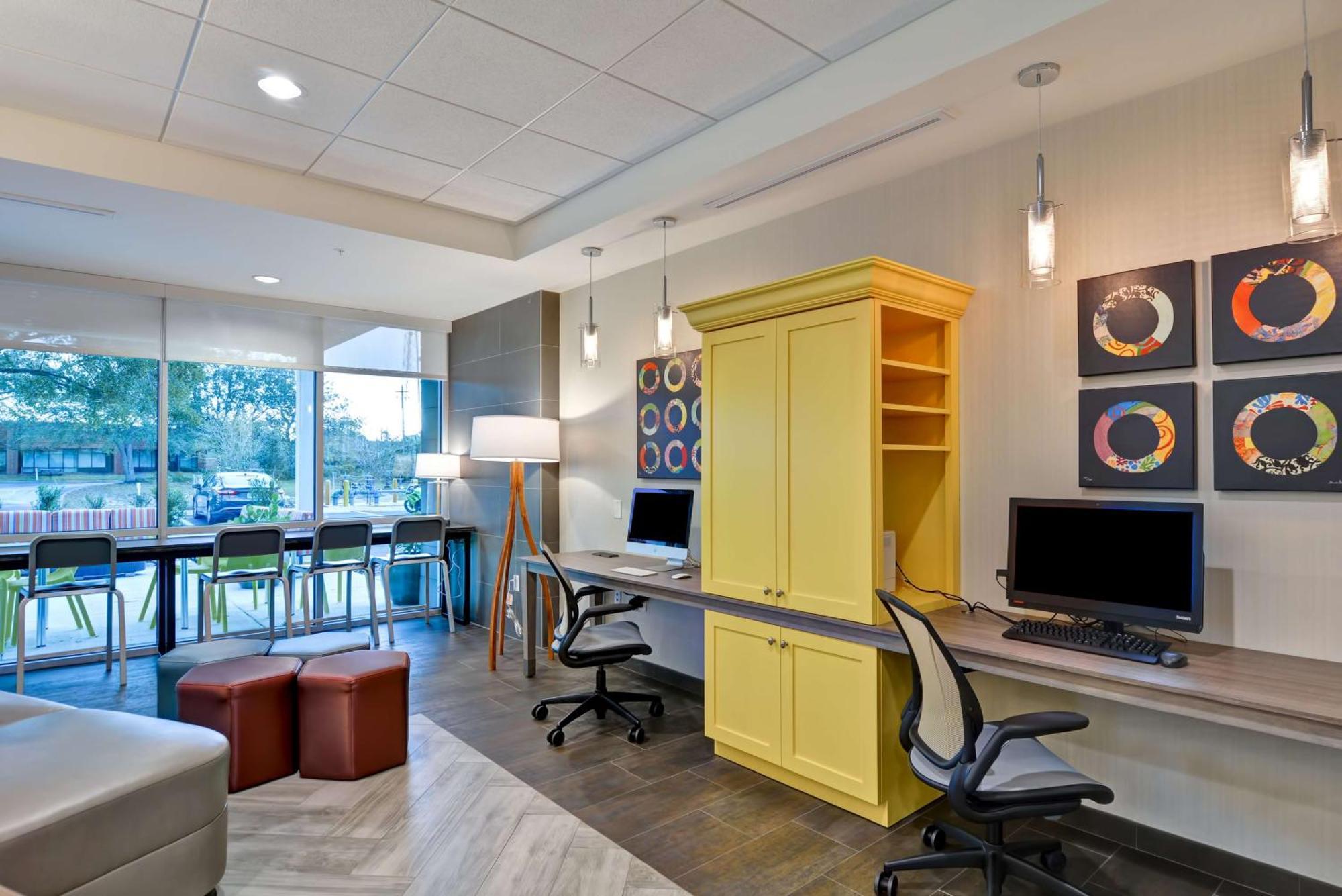 Home2 By Hilton Usf Near Busch Gardens 3*