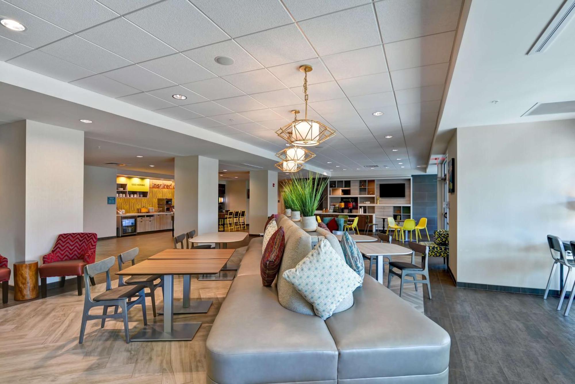 Hotel Home2 By Hilton Usf Near Busch Gardens 3*