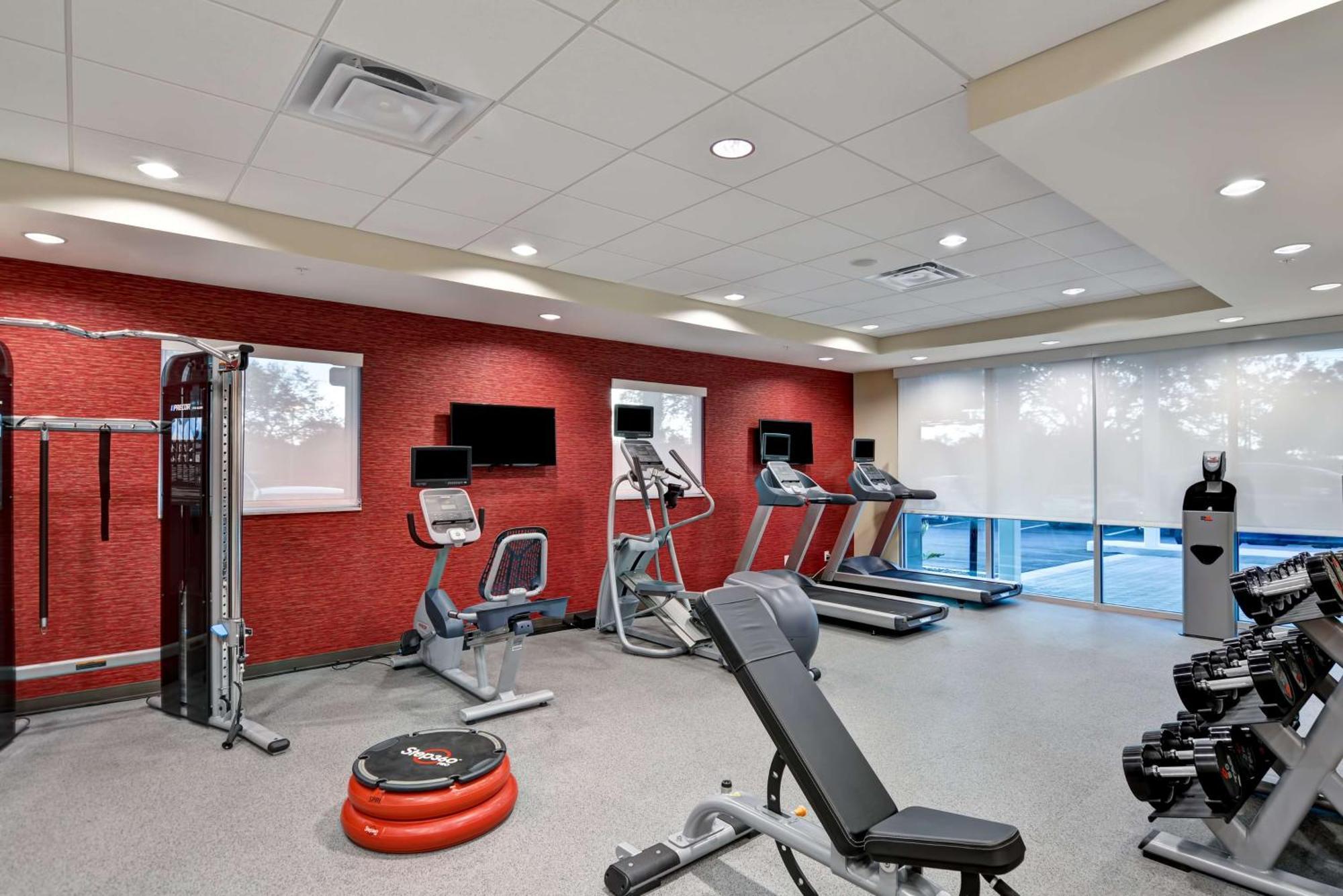 Home2 By Hilton Usf Near Busch Gardens 3*
